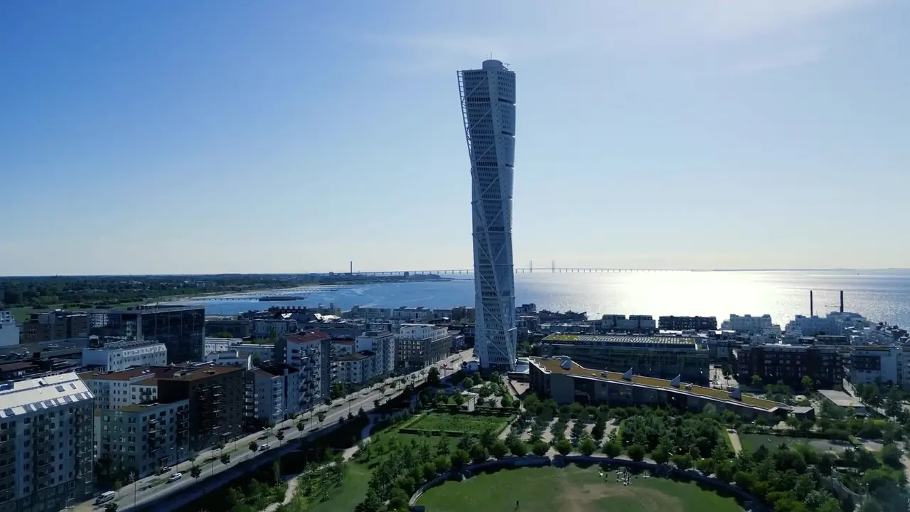 Malmö skyline vid Turning Torso, stillbild från Trigo-herovideon.